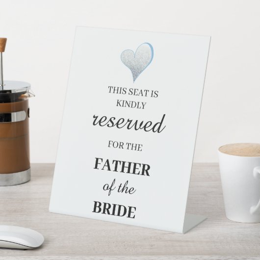 この席は親父の代わりになっている 台座サイン (インサイチュ)