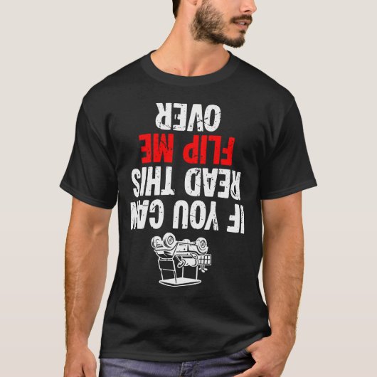この文字が読めるなら裏返してね ゴルフカート Tシャツ (正面)