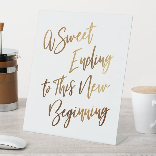 この新しい始めの金ゴールドに甘いシンプル結末 台座サイン (インサイチュ)