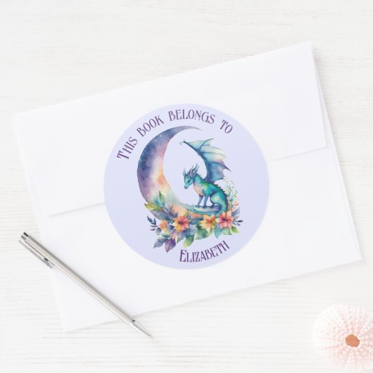この本はドラゴンラベンダーパーソナライズされたに属している ラウンドシール (封筒)