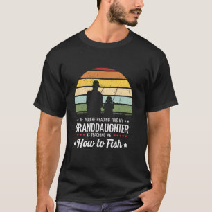 この本を読んで孫娘が釣り方を教えてくれていますT Tシャツ