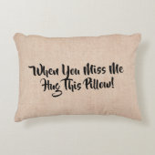 この枕恋しく思を抱き締める – または文字を変更 アクセントクッション (正面)