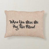 この枕恋しく思を抱き締める – または文字を変更 アクセントクッション (裏面)