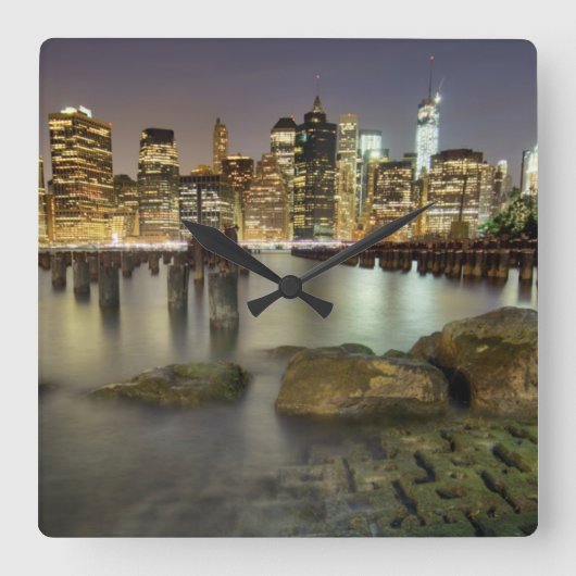 この棒はブルックリン公園にある スクエア壁時計 (正面)