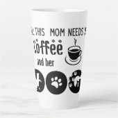 この母親が必要としているのはコーヒーと彼女の犬 カフェラテマグ (正面)