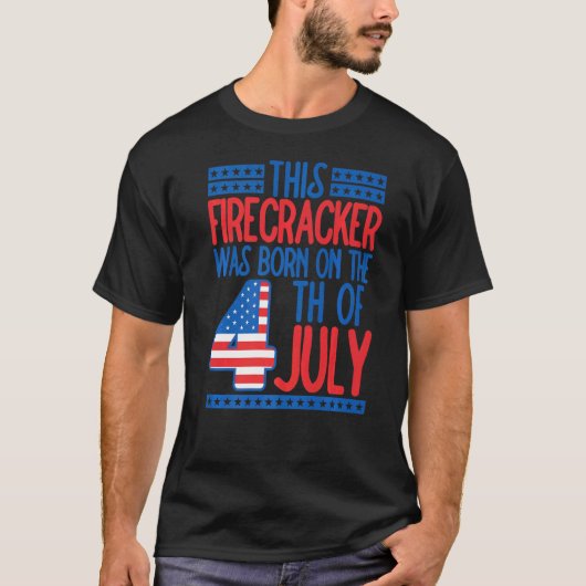 この爆竹は7生まれ月4日の誕生日だった Tシャツ (正面)