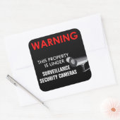 この物件は監視ステッカーの下にある スクエアシール (封筒)