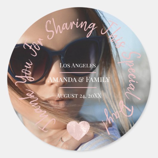 この特別な日のピンクのハートを共有してくれてありがとう ラウンドシール (正面)