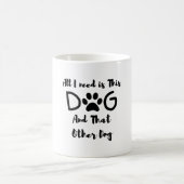 この犬と他の犬のTシャツだけ欲しい コーヒーマグカップ (中央)