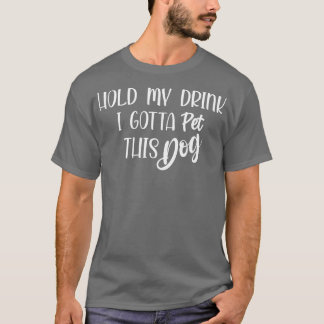 この犬のシャツの犬を飼わなきゃ飲み物を持っ最高のてくれ Tシャツ