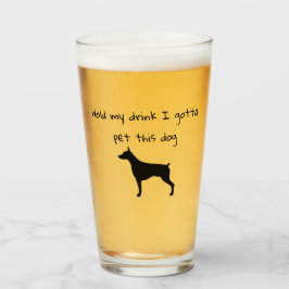 この犬を飼うために飲み物を持って タンブラーグラス