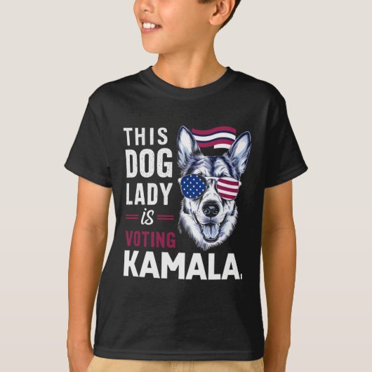 この犬婦人はカマラに投票している Tシャツ (正面)