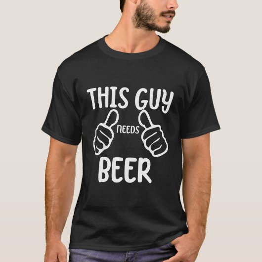 この男おもしろいはビール飲み飲みドリンカービールが必要 Tシャツ (正面)