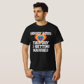 この男が結婚するんですって、残念ですねゲイ Tシャツ (正面フル)