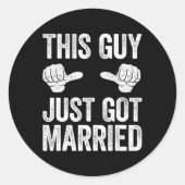 この男だけ新郎得のたった今結婚しましたシャツ ラウンドシール (正面)