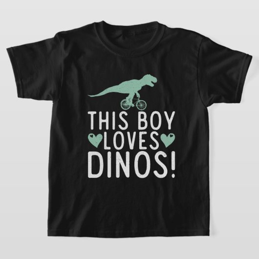 この男の子はディノスの化石ディンソサールが大好き Tシャツ (レイダウン)