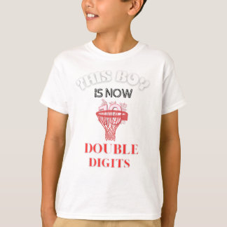 この男の子は今10の2桁のTシャツだ Tシャツ