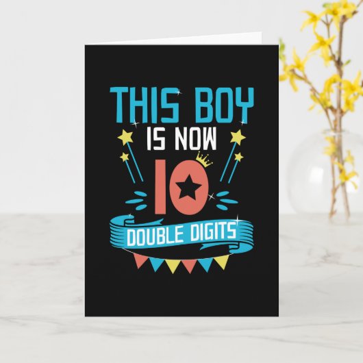 この男の子は今10歳です | 10番目の誕生日ギフトボーイ カード (黄色い花)