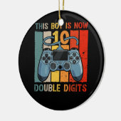 この男の子は今10歳の少年の2桁である セラミックオーナメント (左)