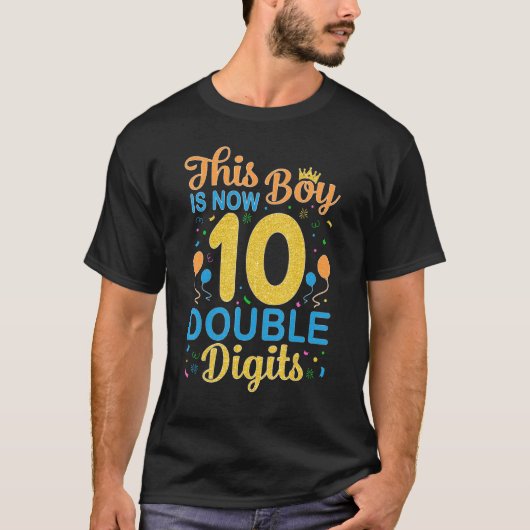 この男の子は今2桁の誕生日少年10年 Tシャツ (正面)