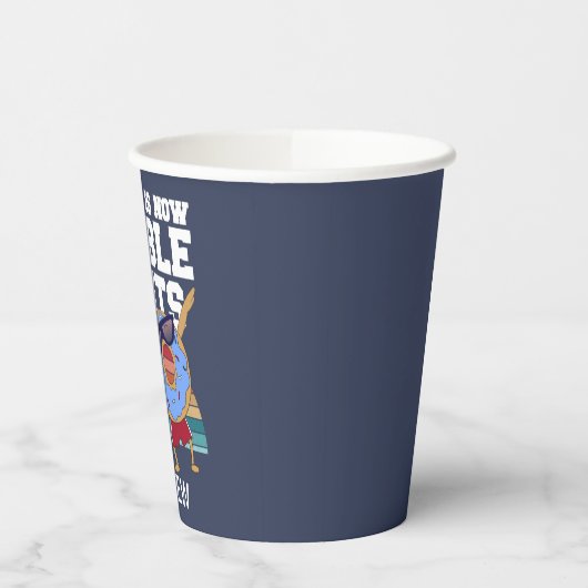 この男の子は今、2桁のおもしろい10誕生日 紙コップ (左)