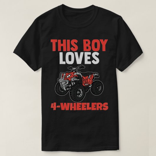 この男の子は4四輪車メンズクワッドバイクATVが大好き Tシャツ (デザイン正面)