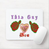 この男はビッグ・ギフト・アートプリントが大好き マウスパッド (マウス)