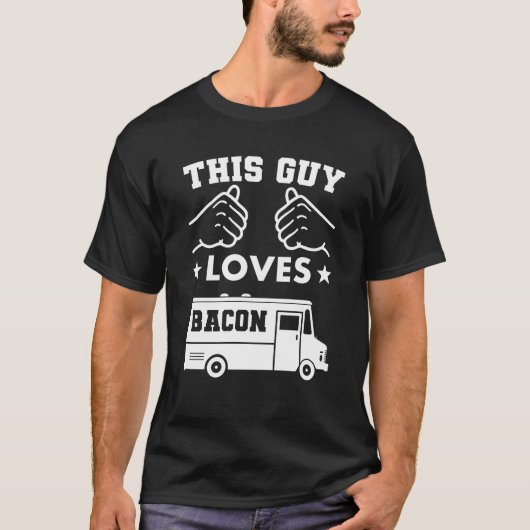 この男はベーコントラックが大好き おもしろTシャツ Tシャツ (正面)