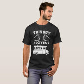 この男はベーコントラックが大好き おもしろTシャツ Tシャツ (正面フル)