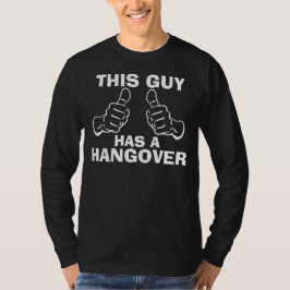 この男は二日酔いのトレンディー Tシャツ