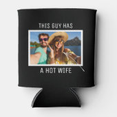 この男は熱い妻を持っている |夫の写真 缶クーラー (正面)