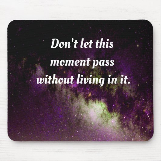 この瞬間を生きずに過ごしてはいけない。 マウスパッド (正面)