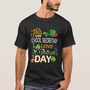 この秘書は聖パトリックの日シェナンを愛する Tシャツ