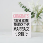 この結婚、きっとうまくいくわね 面白い ウェディング ポストカード (スタンド正面)