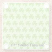 この緑信じのシャムロックパターン ガラスコースター (裏面)