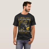 この罪深き世界でチーズネズミしか欲しくない Tシャツ (正面フル)