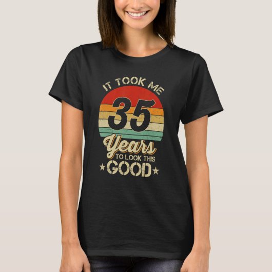 この良い35誕生日を見るのに35年かかった Tシャツ (正面)