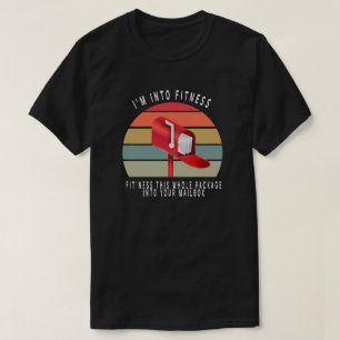 この荷物をフィットネスに入れて郵便に出す Tシャツ