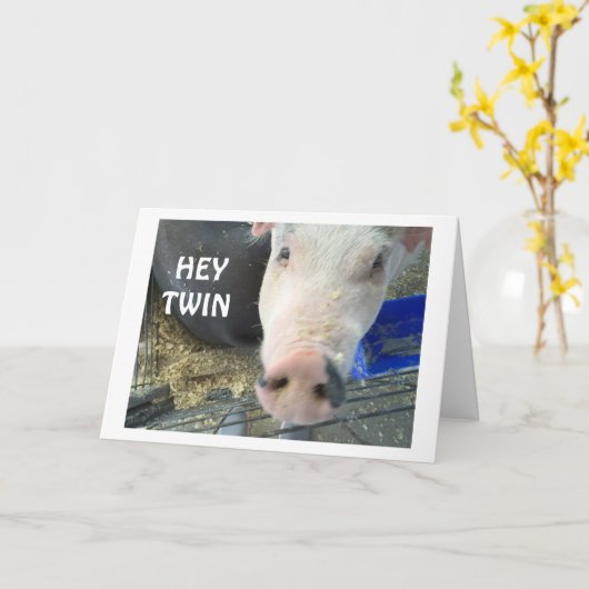 この落とし穴の中の年と鼻の双素晴らし子のユーモア カード (黄色い花)