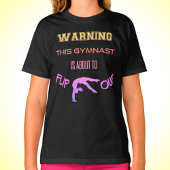 この警告体操選手はTシャツを裏返ししようとしている Tシャツ