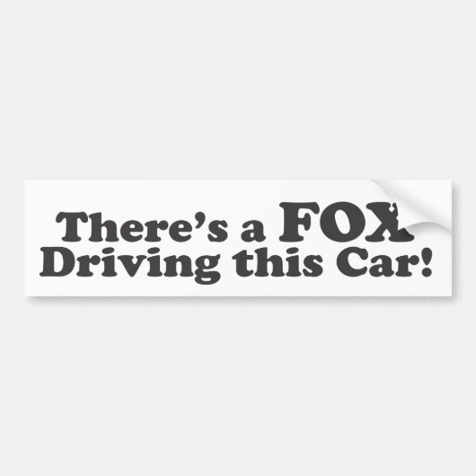 この車を運転しているキツネがあります! バンパーステッカー (正面)
