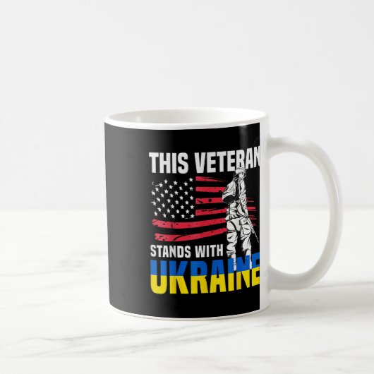この退役軍人はウクライナと並んでいる コーヒーマグカップ (右)