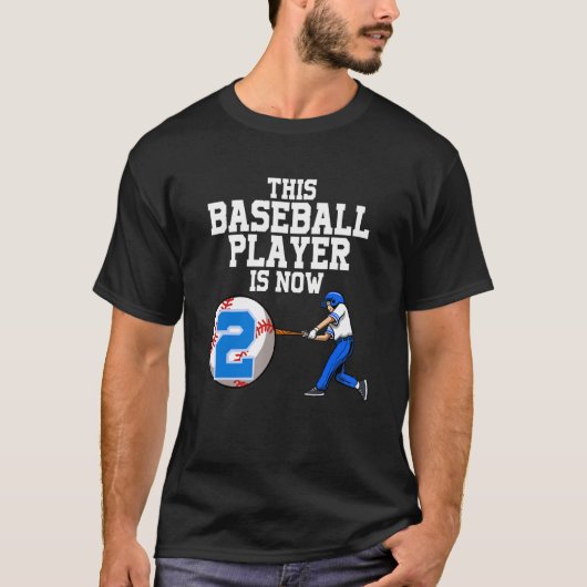 この野球選手は今は2人少年野球の誕生日だ Tシャツ (正面)