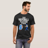この野球選手は今や5人の少年野球の誕生日だ Tシャツ (正面フル)