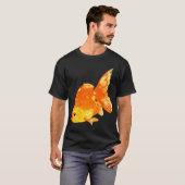 この釣り好きには何か魚がいる Tシャツ (正面フル)