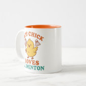 この雛はバドミントンが大好き ツートーンマグカップ (正面左)