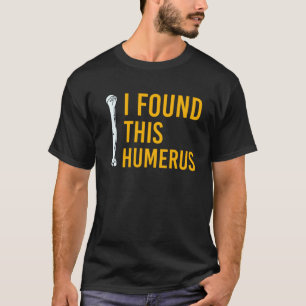 この骨の付いた上腕骨の犬を見つけたおもしろい Tシャツ