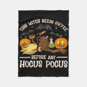 この魔女はコショウの前にコーヒーが必要だ フリースブランケット (正面)