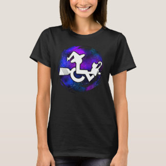 この魔女は移動式です Tシャツ