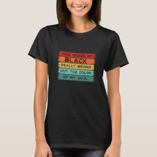 この黒の色合いが本当に引き立ててくれる Tシャツ